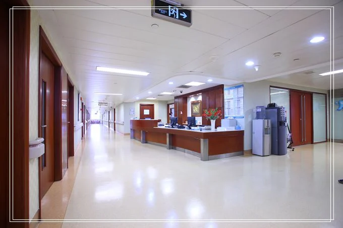 Innenansicht der internationalen Abteilung auf der offiziellen Krankenhausseite.