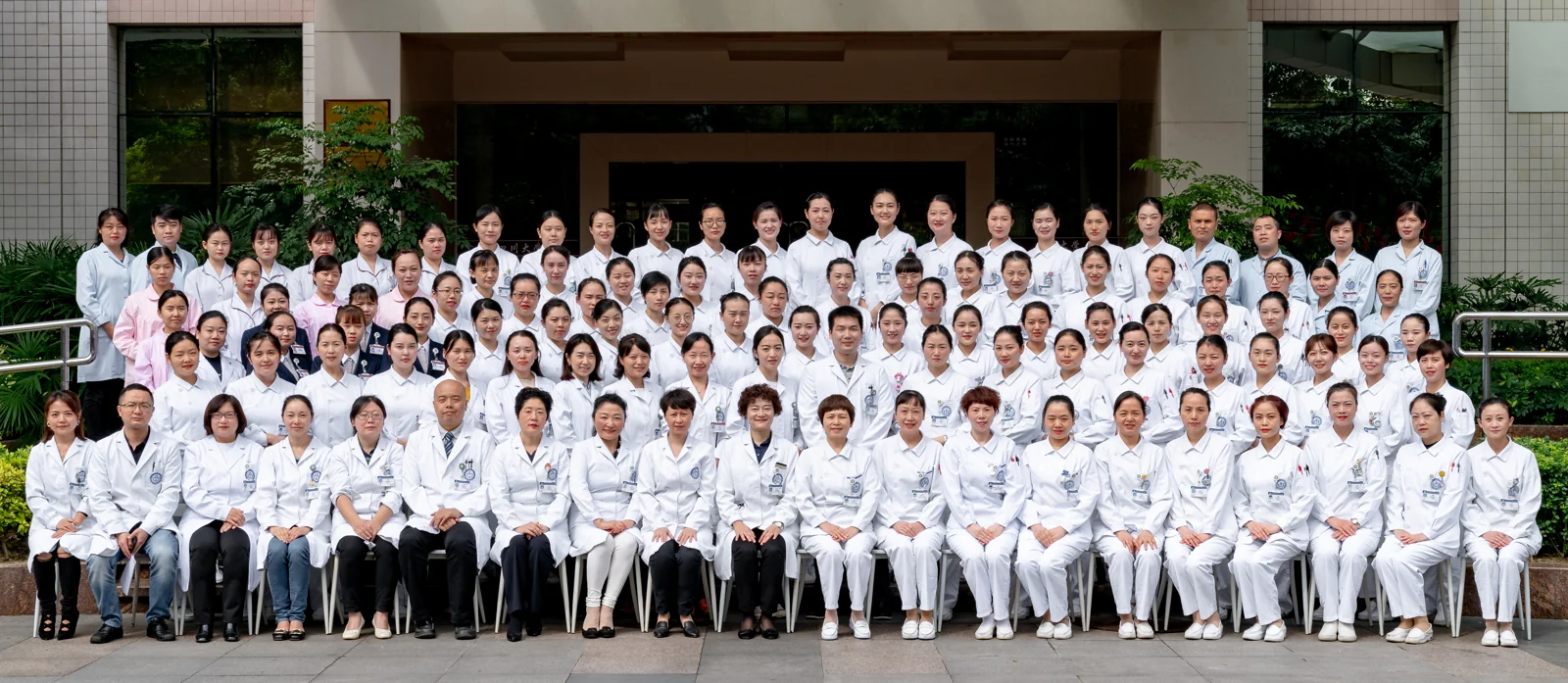 Abteilungsfoto des West China Hospital von 2019; Archivaufnahme, keine aktuelle Personalliste.